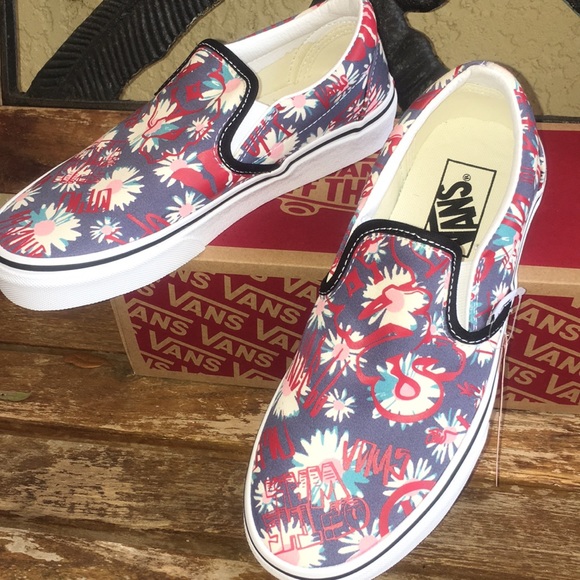 NWT VANS🌺FLORAL🌺SLIDE-ON